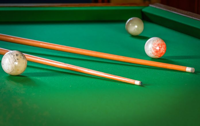 billiards-g02de50355_1280